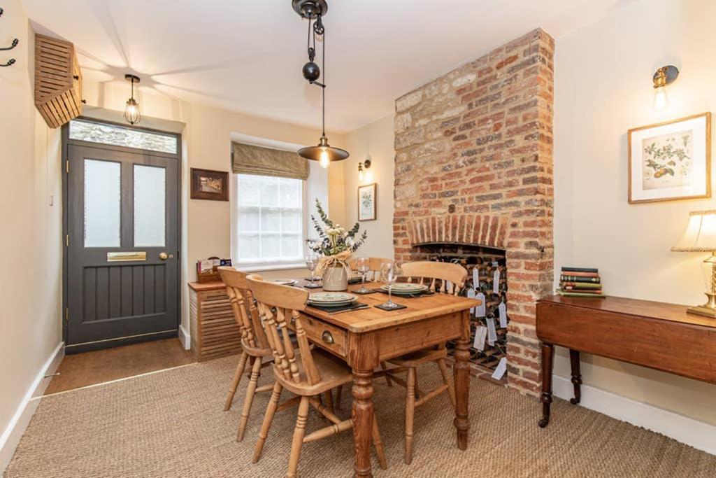 Oxfordshire Living - The Bowler Hat Cottage - Woodstock Exteriér fotografie